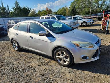 2014 FORD FOCUS SE view, angle 4