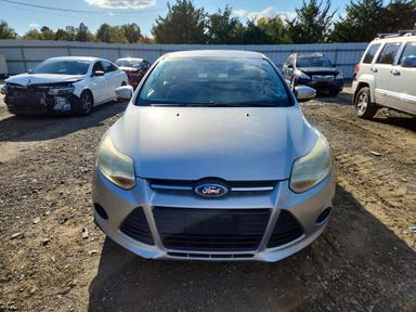 2014 FORD FOCUS SE view, angle 5
