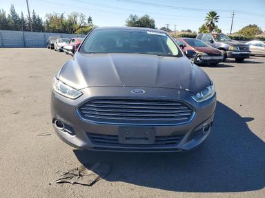 Vue de 2016 FORD FUSION SE PHEV, angle 5