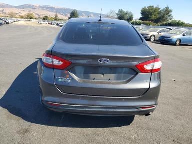 Vue de 2016 FORD FUSION SE PHEV, angle 6