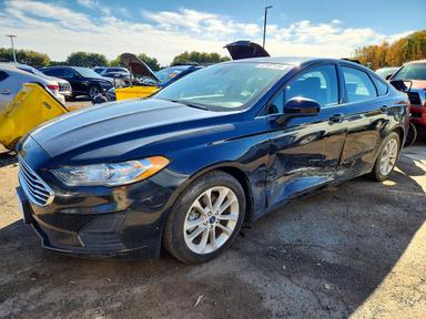 Vue de 2019 FORD FUSION SE, angle 1