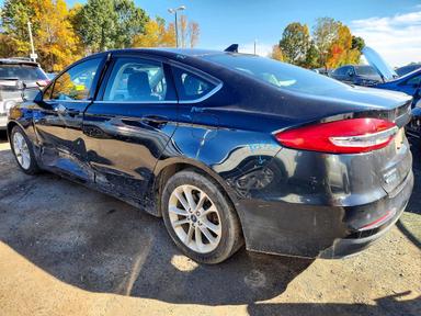 Vue de 2019 FORD FUSION SE, angle 2