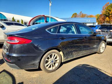 Vue de 2019 FORD FUSION SE, angle 3