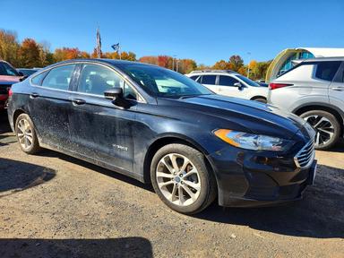 Vue de 2019 FORD FUSION SE, angle 4