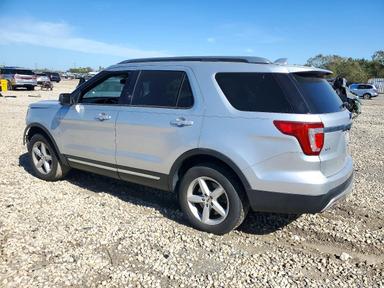 Vista de 2016 FORD EXPLORER XLT, ángulo 2
