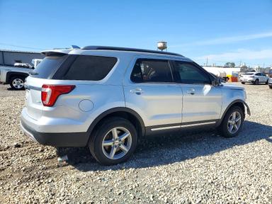 Vista de 2016 FORD EXPLORER XLT, ángulo 3