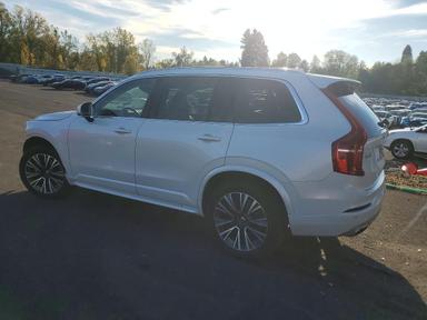 Вид 2020 VOLVO XC90 T5 MOMENTUM, угол 2