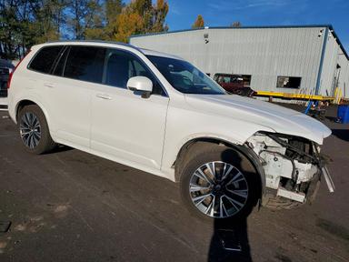 Вид 2020 VOLVO XC90 T5 MOMENTUM, угол 4
