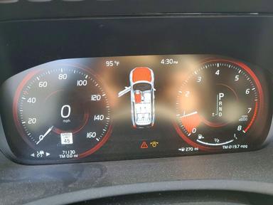 Вид 2020 VOLVO XC90 T5 MOMENTUM, угол 9