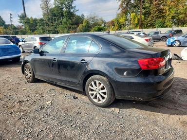 منظر 2011 VOLKSWAGEN JETTA SE، زاوية 2
