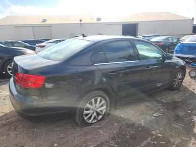 منظر 2011 VOLKSWAGEN JETTA SE، زاوية 3