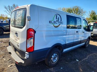 منظر 2018 FORD TRANSIT 250 DELIVERY VAN، زاوية 3
