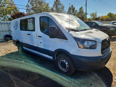 منظر 2018 FORD TRANSIT 250 DELIVERY VAN، زاوية 4