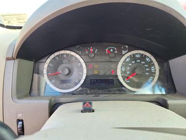 Vista de 2010 FORD ESCAPE XLT, ángulo 9