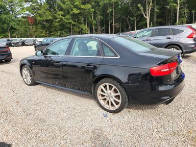 Vue de 2015 AUDI A4 PREMIUM, angle 2