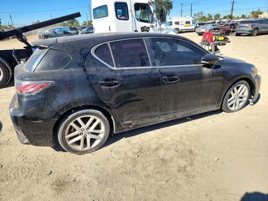 Vue de 2015 LEXUS CT 200, angle 3