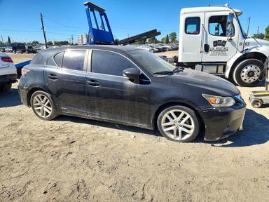 Vue de 2015 LEXUS CT 200, angle 4