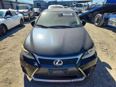 Vue de 2015 LEXUS CT 200, angle 5