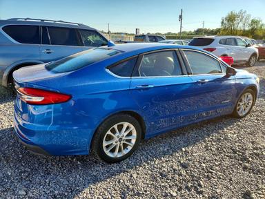 منظر 2019 FORD FUSION SE، زاوية 3