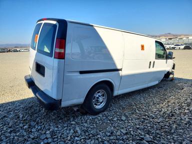 Vue de 2015 CHEVROLET EXPRESS 2500 CARGO DELIVERY VAN, angle 3