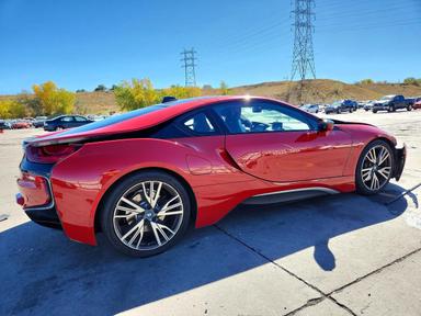 Vue de 2017 BMW I8, angle 3