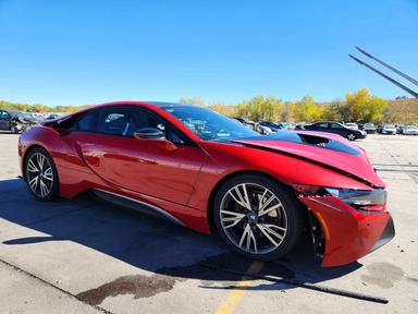 Vue de 2017 BMW I8, angle 4
