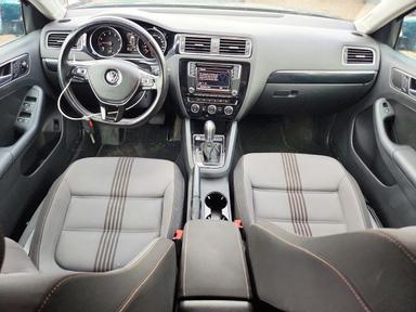 منظر 2017 VOLKSWAGEN JETTA SE، زاوية 8