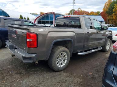 Vista de 2014 GMC SIERRA K1500 SLE, ángulo 3
