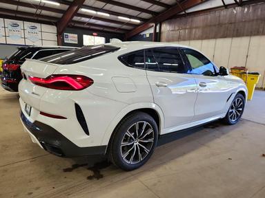 2022 BMW X6 XDRIVE40I view, angle 3