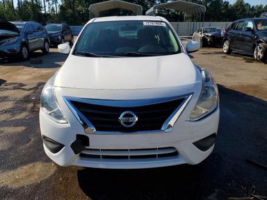 منظر 2019 NISSAN VERSA S PLUS، زاوية 5
