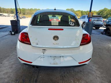 Vue de 2018 VOLKSWAGEN BEETLE S, angle 6