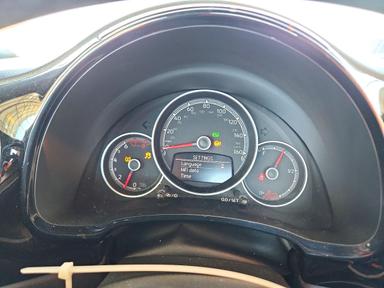 Vue de 2018 VOLKSWAGEN BEETLE S, angle 9