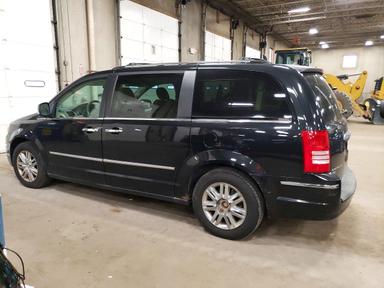 Vue de 2010 CHRYSLER TOWN &amp; COUNTRY LIMITED, angle 2