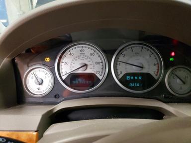 Vue de 2010 CHRYSLER TOWN &amp; COUNTRY LIMITED, angle 9