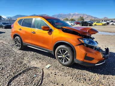 Vista de 2017 NISSAN ROGUE S, ángulo 4