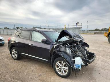 Vue de 2013 NISSAN ROGUE S, angle 4