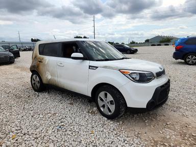 Vue de 2016 KIA SOUL BASE, angle 4
