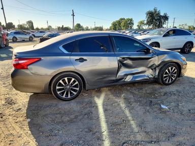 منظر 2017 NISSAN ALTIMA 2.5 SV، زاوية 3