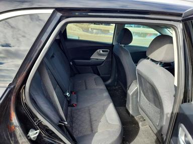 منظر 2018 KIA NIRO LX، زاوية 10