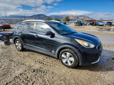 منظر 2018 KIA NIRO LX، زاوية 4