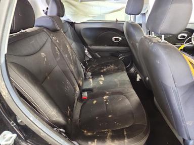Vista de 2016 KIA SOUL BASE, ángulo 10