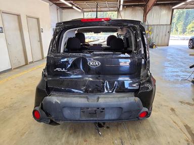 Vista de 2016 KIA SOUL BASE, ángulo 6