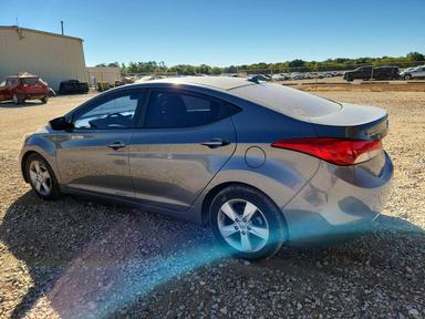 Vedere 2013 HYUNDAI ELANTRA GLS, unghi 2
