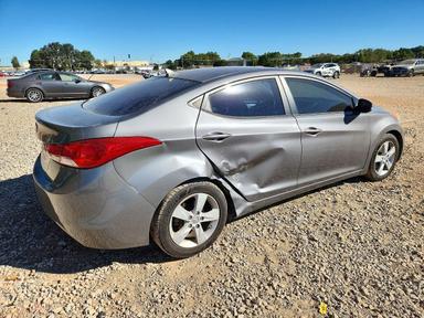 Vedere 2013 HYUNDAI ELANTRA GLS, unghi 3