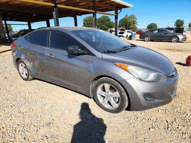 Vedere 2013 HYUNDAI ELANTRA GLS, unghi 4