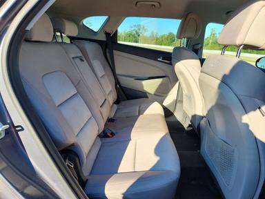 2016 HYUNDAI TUCSON SE view, angle 11