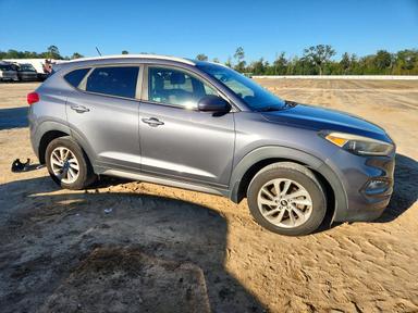 2016 HYUNDAI TUCSON SE view, angle 4