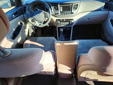 2016 HYUNDAI TUCSON SE view, angle 8