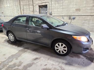 Vista de 2009 TOYOTA COROLLA LE, ángulo 4