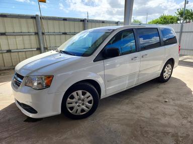 منظر 2016 DODGE GRAND CARAVAN SE، زاوية 1